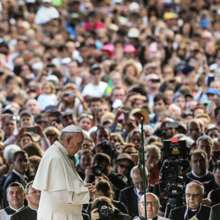 Santuário de Fátima promove oração pela saúde do Papa Francisco